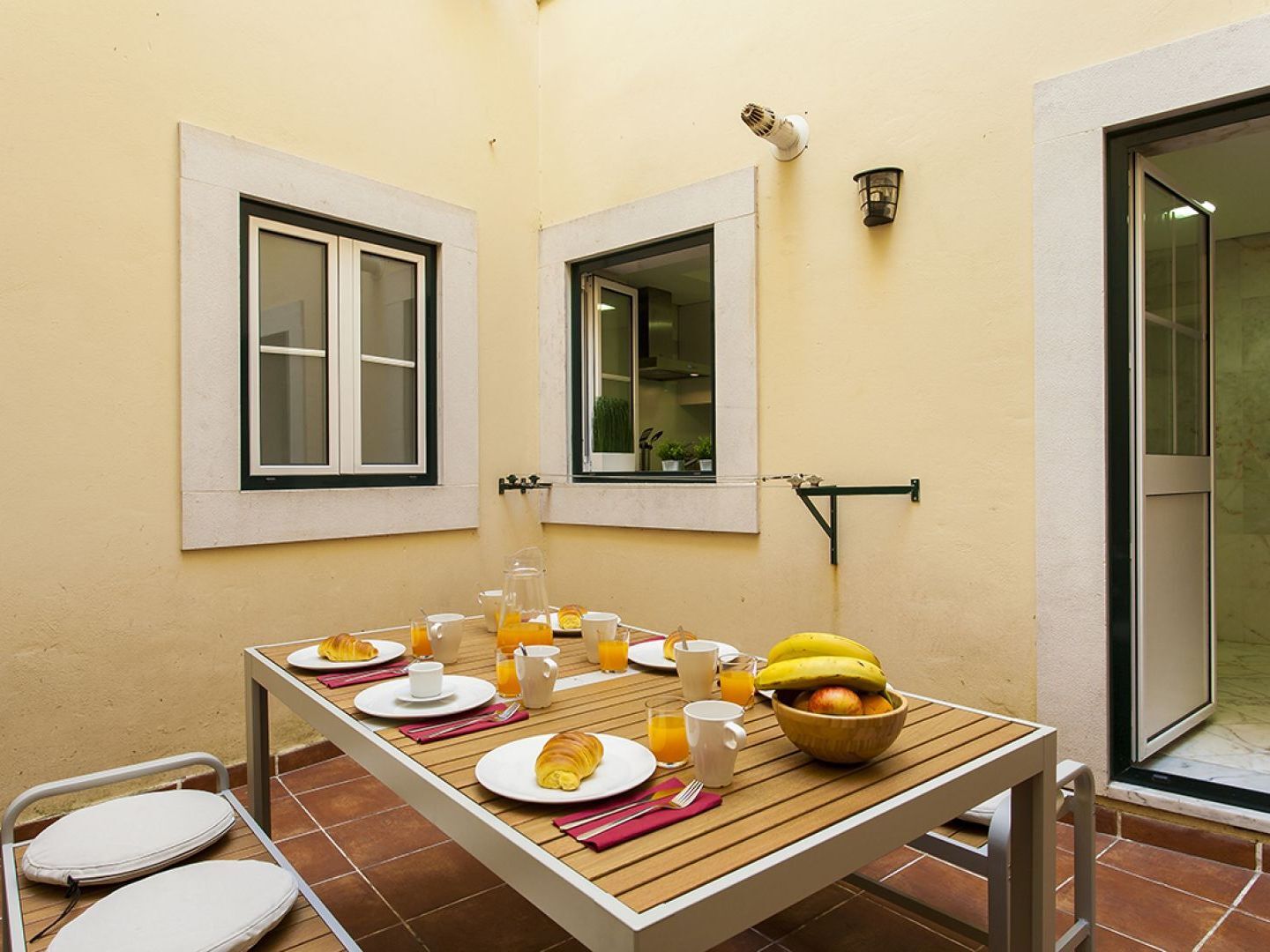 Chiado Patio Apartment ลิสบอน ภายนอก รูปภาพ